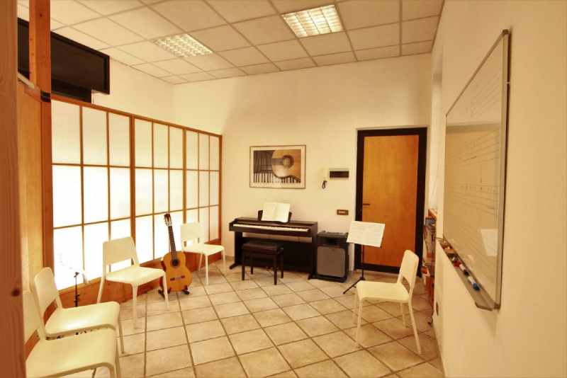 Lezioni di pianoforte e chitarra a Gallarate ( Varese ) Lezioni di pianoforte e chitarra a Gallarate Varese